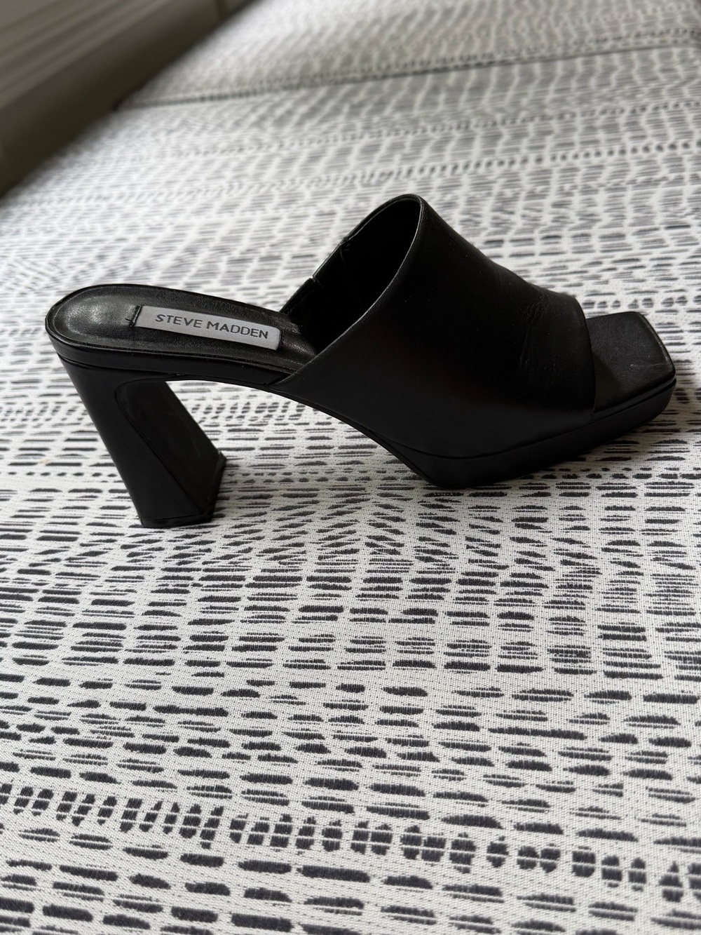 Steve Madden Dedicate Black Leather Square-Toe Slide Mules Size 8